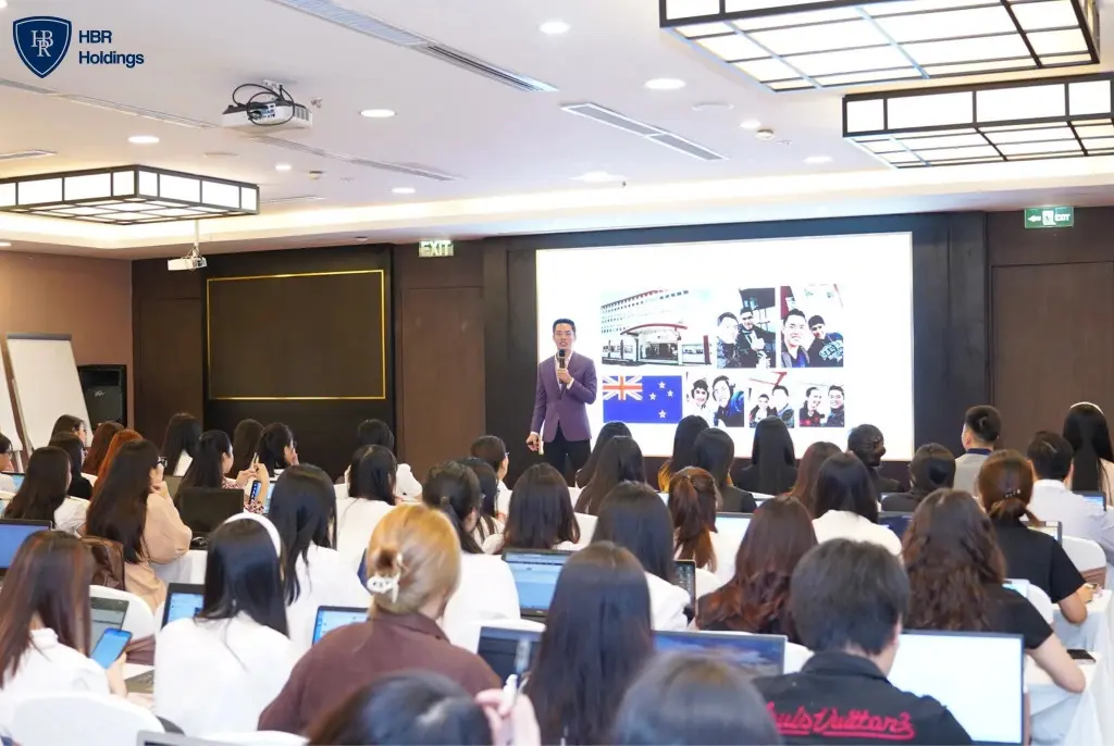 Mr. Trần Khánh Tư chia sẻ về ứng dụng AI trong Marketing và bán hàng tại HBR Holdings