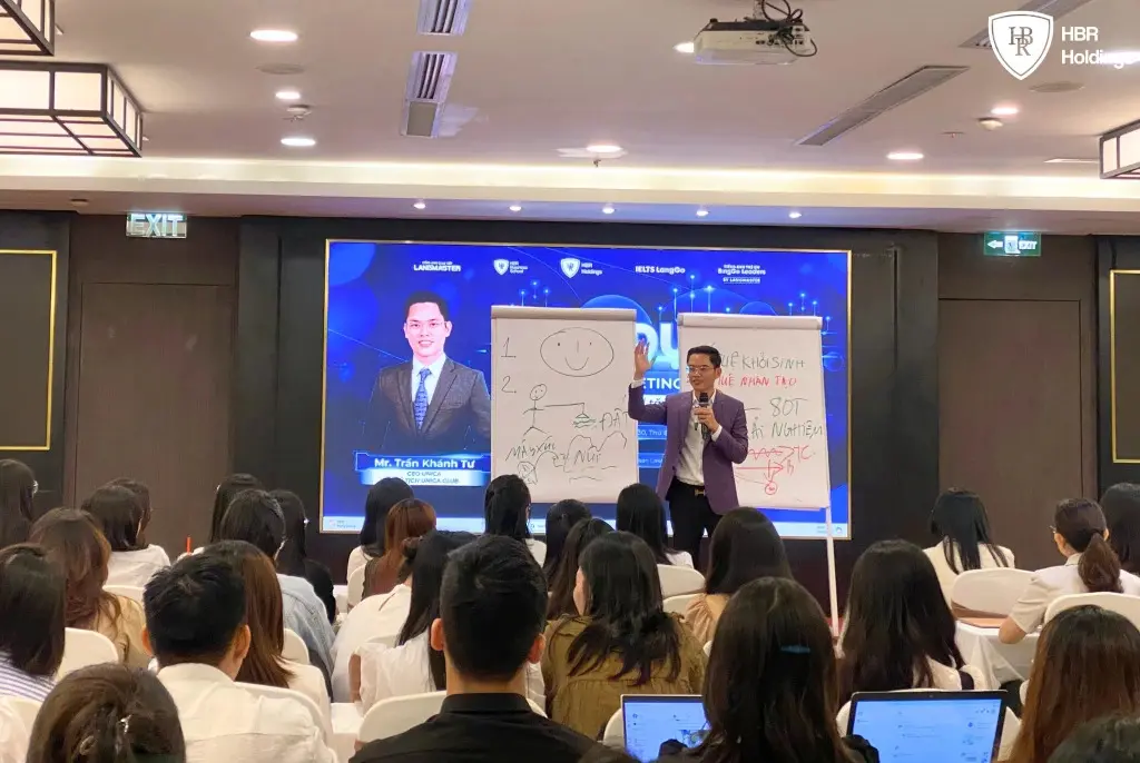 Đội ngũ nhân sự HBR Holdings tham gia chương trình đào tạo ứng dụng AI trong Marketing và bán hàng