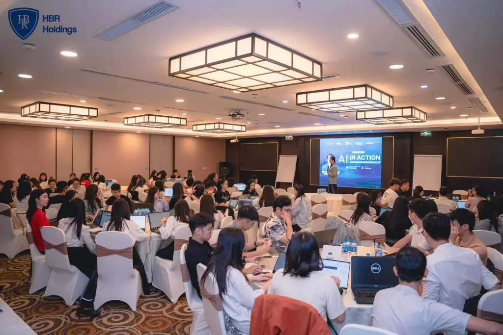 Đội ngũ nhân sự HBR Holdings tham gia chương trình đào tạo về ứng dụng trí tuệ nhân tạo
